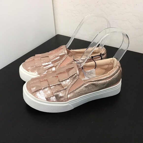 NWT Wonder Nation Little Girls Casual Ruffle Rose Gold Slip On Sneaker Size 12 - Picture 1 of 7
